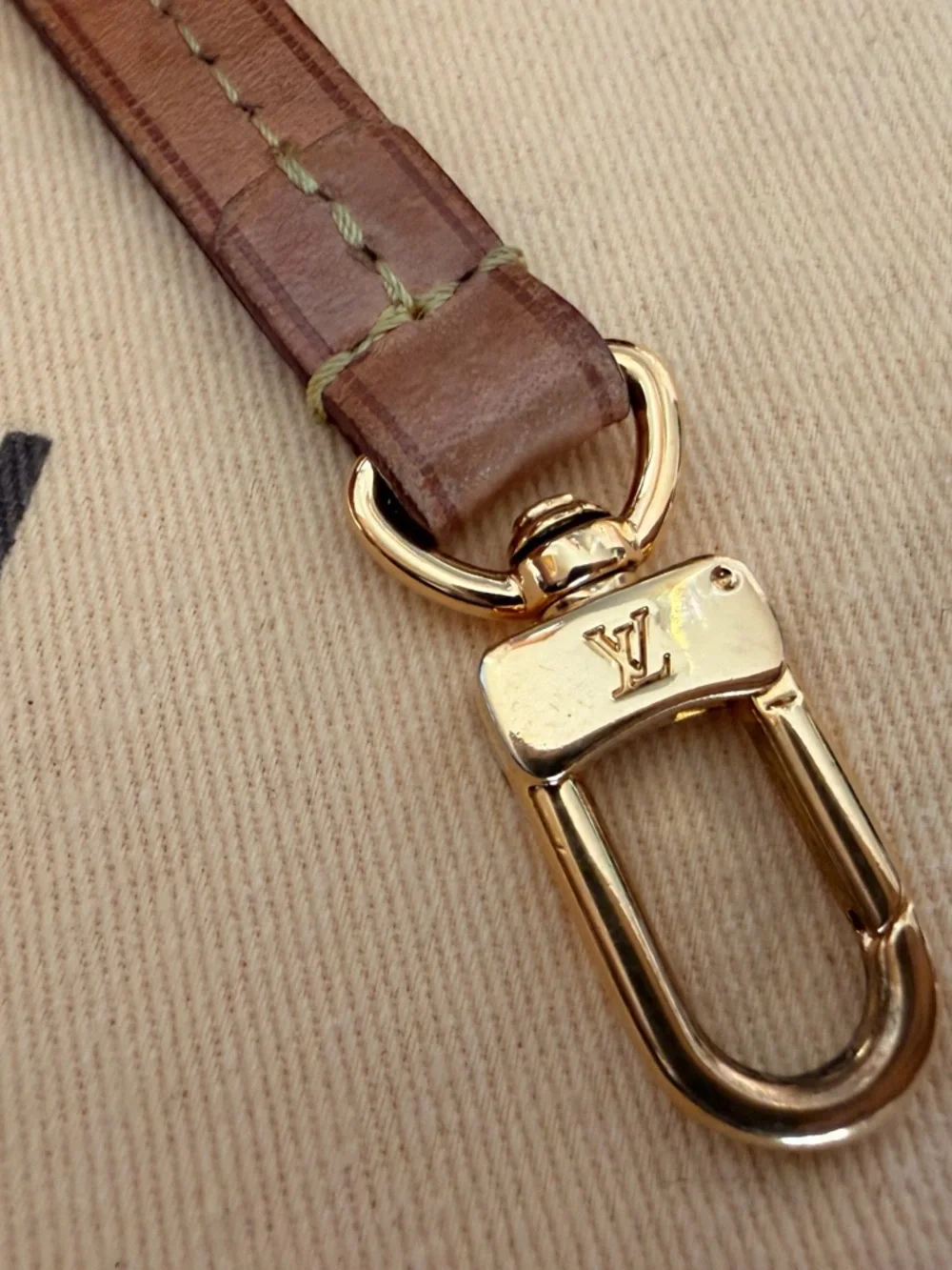AUTHENTIC Louis Vuitton Favorite Monogram Canvas Crossbody - Picture 3 of 16